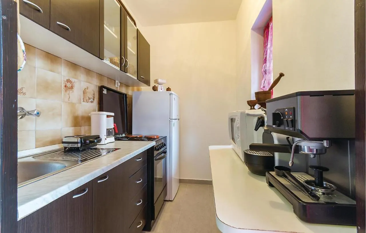 3 Bedroom Beautiful Apartment In メドゥリン